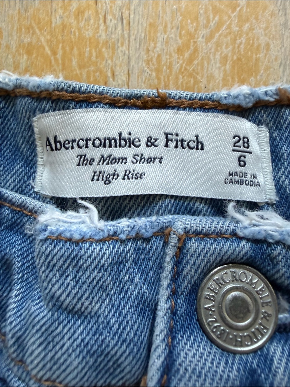 2 pairs size 6 shorts Abercrombie & American eagle - Picture 5 of 6